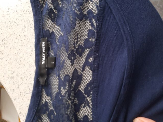 Maglia blu con pizzo e maniche a 3/4