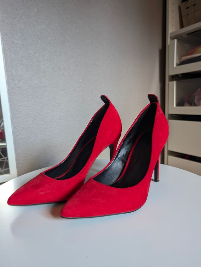 Tacones rojos de Bershka 