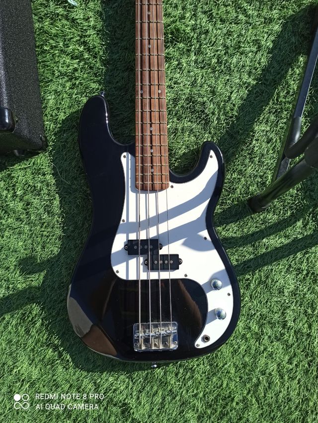 Bajo eléctrico Santander