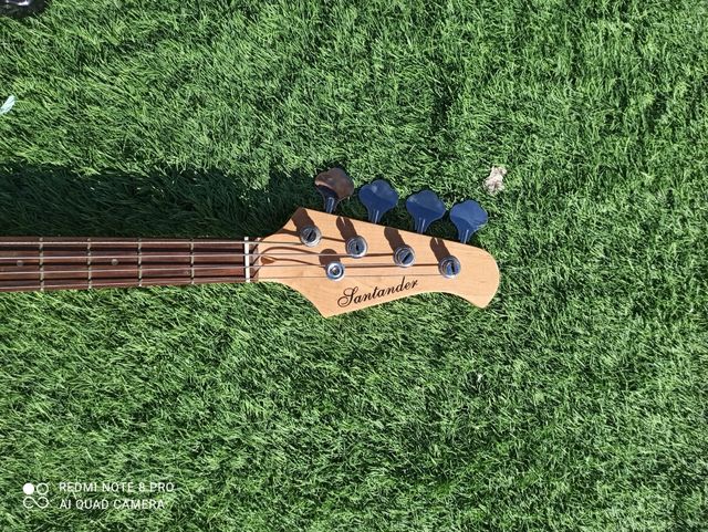 Bajo eléctrico Santander