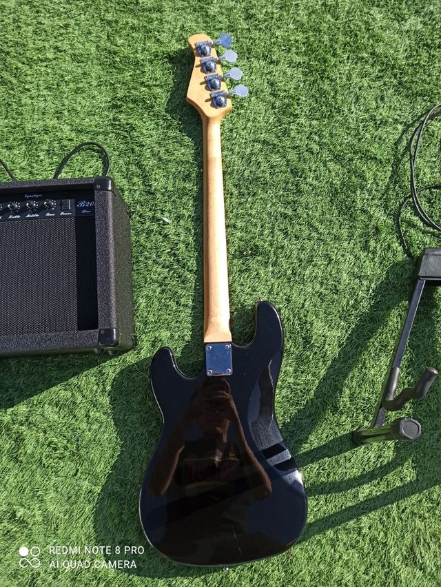 Bajo eléctrico Santander