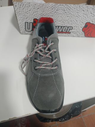 Zapatos de seguridad nuevas a estrenar 