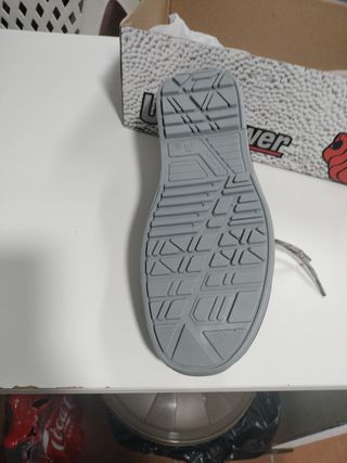 Zapatos de seguridad nuevas a estrenar 