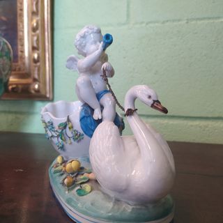 ANTIGUA FIGURA DE PORCELANA DE QUERUBÍN