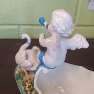 ANTIGUA FIGURA DE PORCELANA DE QUERUBÍN