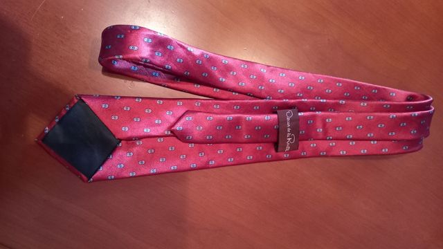 Corbata Óscar de la Renta.