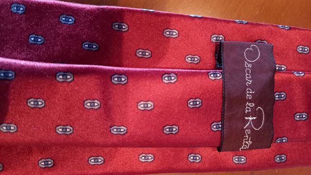 Corbata Óscar de la Renta.