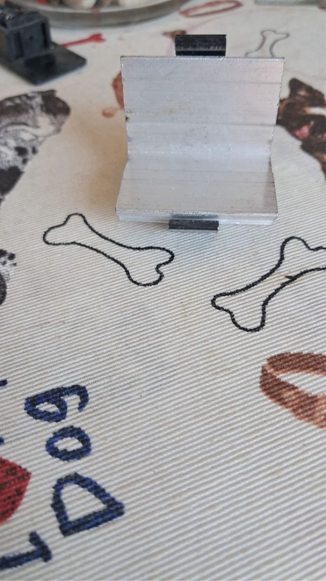 Escuadras regulables para aluminio