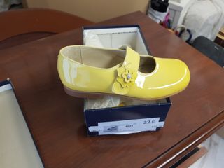 Zapatos niña. Preciosos. 32.