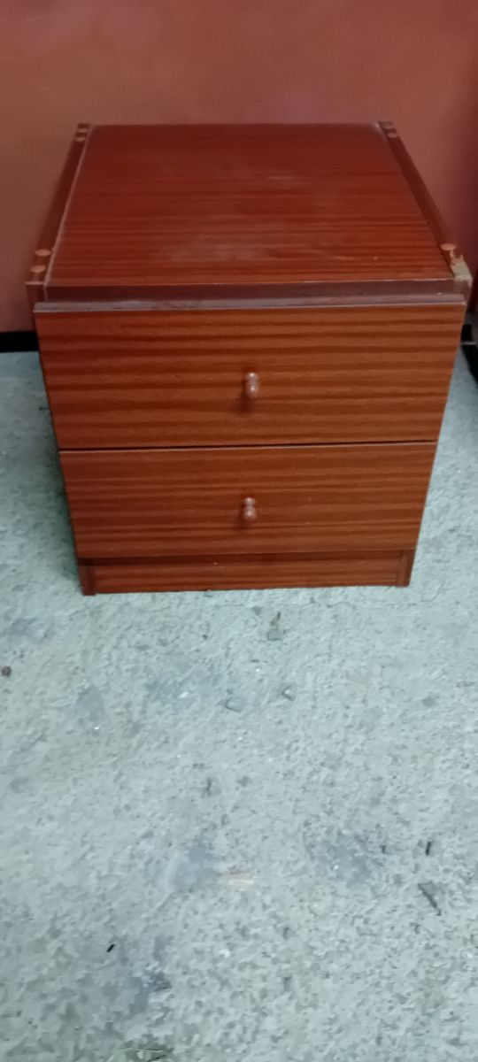 Mesilla de noche o cajonera