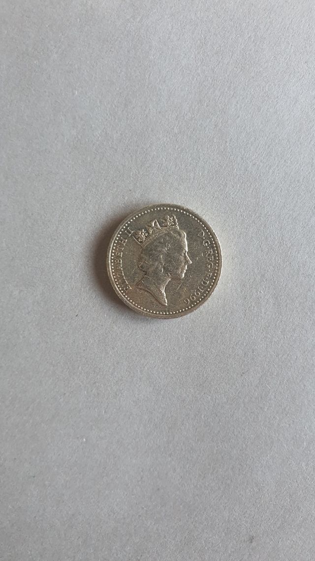 One pound elizabeth 1996 error.