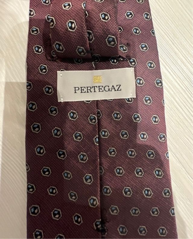Corbata Pertegaz color vino
