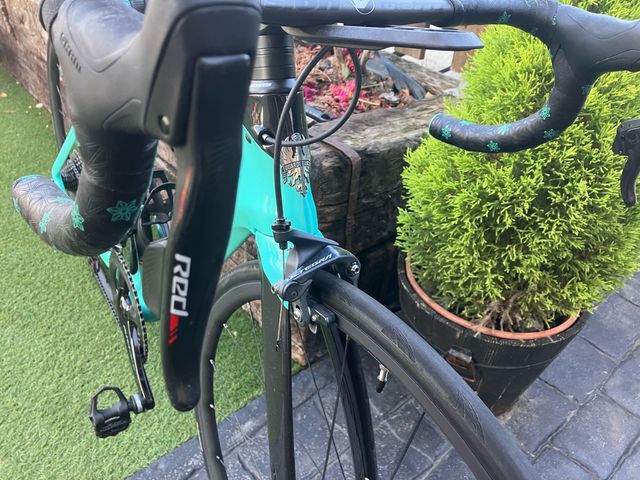 Bianchi Oltre XR4 cuadro, tija y manillar