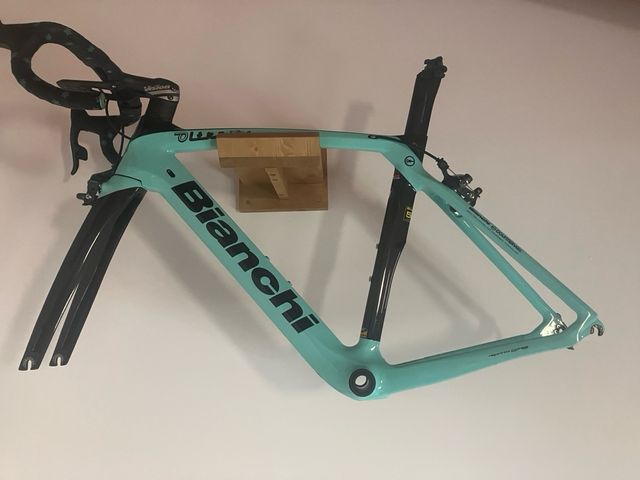Bianchi Oltre XR4 cuadro, tija y manillar
