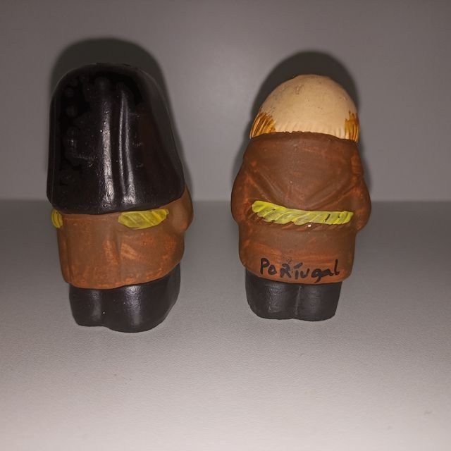 Salero y pimentero monja y fraile