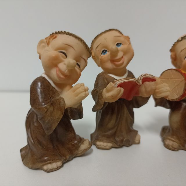 Conjunto de cuatro frailes