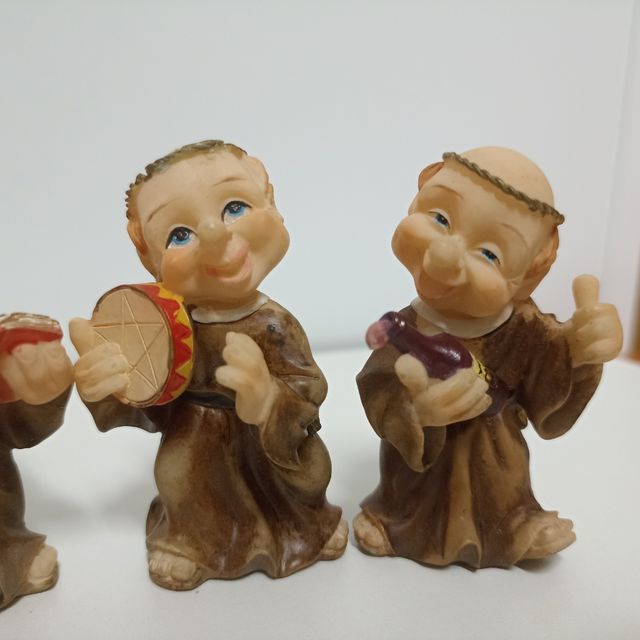 Conjunto de cuatro frailes