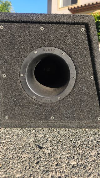 Cajón subwoofer 12" Hertz Hisobarico