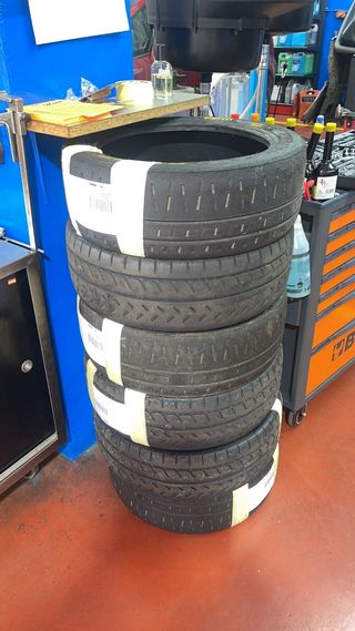 Neumáticos Pirelli 17" - Slicks