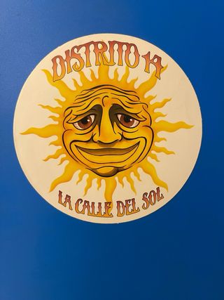 Distrito 14 pegatina La calle del sol
