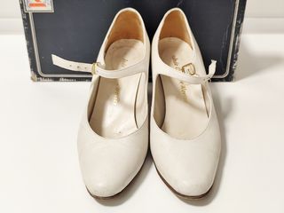 Zapatos de piel con tacón n. 35