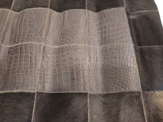 Alfombra de pelo y cuero sintético 