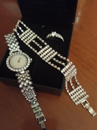 Reloj,pulsera y anillo.