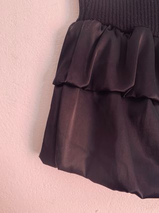 Falda negra volantes