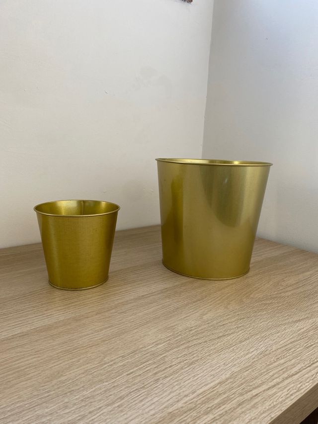 Maceteros color bronce