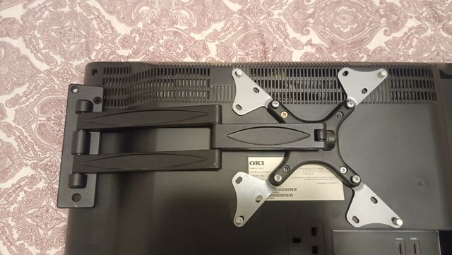 Televisión OKI + brazo extensible