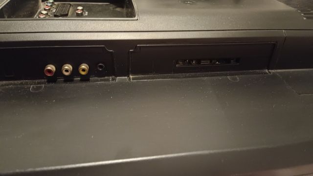 Televisión OKI + brazo extensible