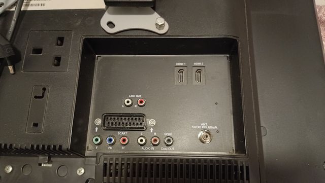 Televisión OKI + brazo extensible