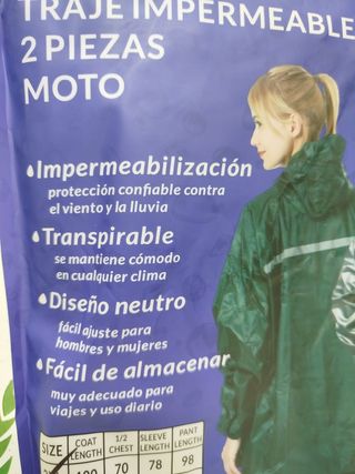 Traje impermeable con capucha 