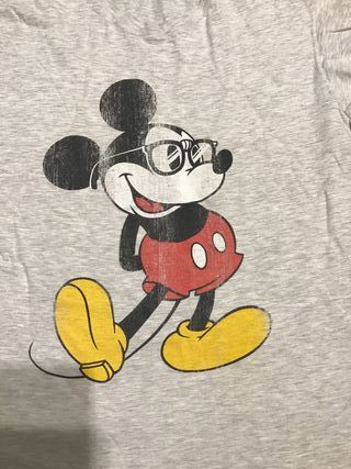 Camiseta Mickey Mouse con gafas vintage.