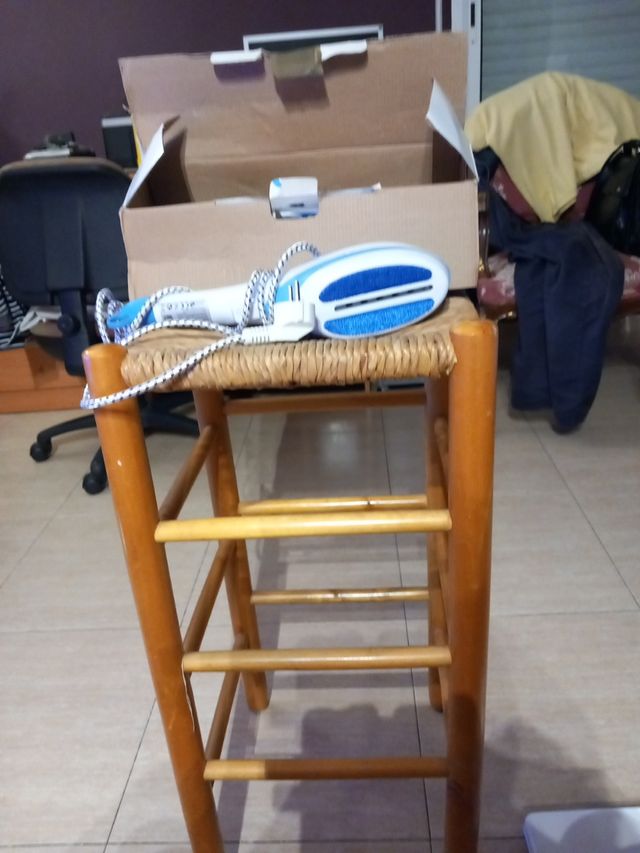 Cepillo y plancha eléctrica de vapor