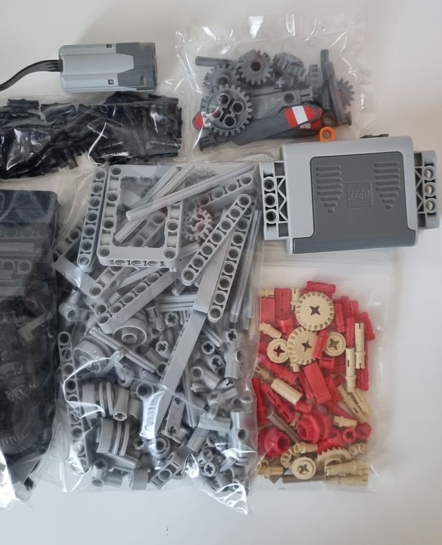 LEGO TECHNIC 42025 Cargo Plane COMPLETO