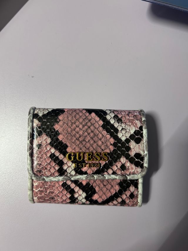Portafoglio Guess in stampa pitonata rosa e nera