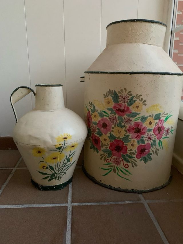 Lechera pintada a mano