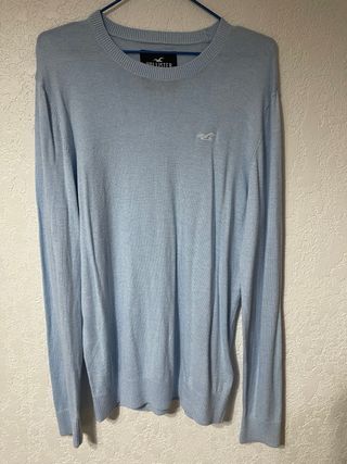 Jesery Hollister, azul claro. Talla M
