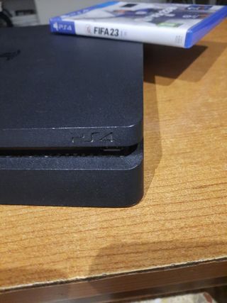 PlayStation 4 Slim + juego FIFA 23