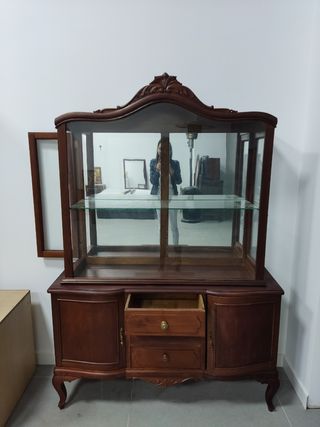 Mueble vitrina antigüedades 