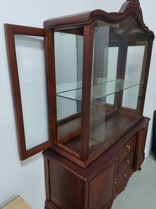 Mueble vitrina antigüedades 