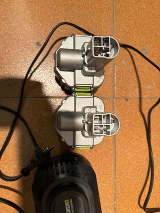 Cargador y baterias Worx para taladro