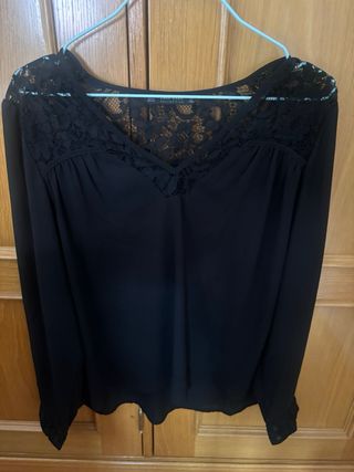 Blusa negra bordados Zara