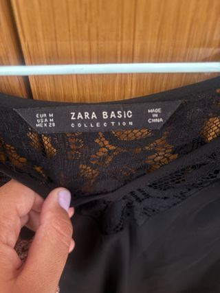 Blusa negra bordados Zara