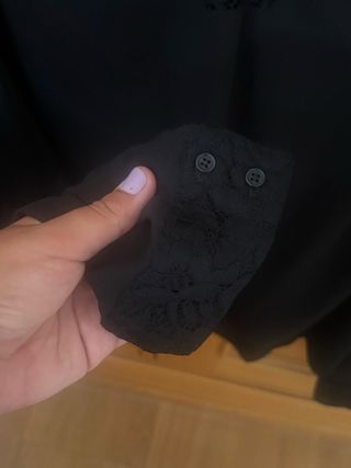 Blusa negra bordados Zara