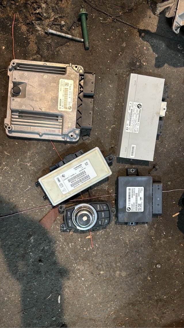 Centralita motor bmw X3 3.0 F25