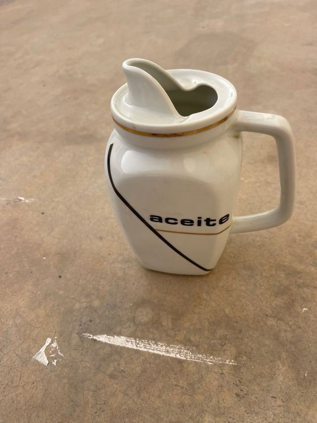 Aceitera de porcelana