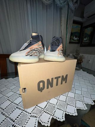 YEEZY QNTM
