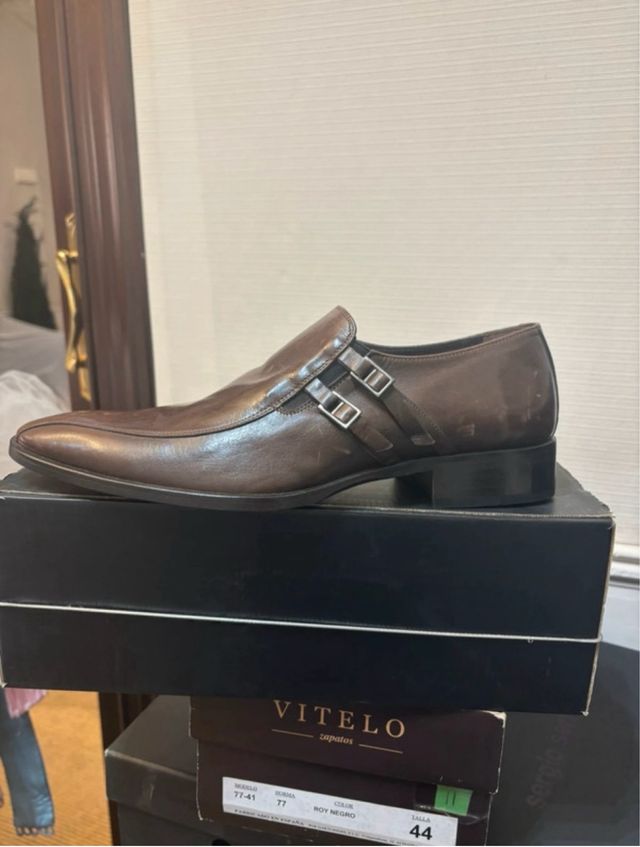 Zapatos marron oscuro sin cordones